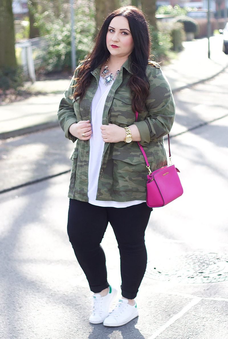 pinke tasche und militär look